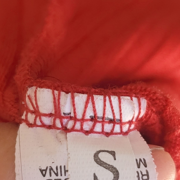 Red Ribbed Button-Up Crop Top - Picture 2 of 2